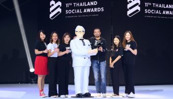 KFC ตัวตึงโซเชียล คว้ารางวัล แบรนด์ที่ทําผลงานยอดเยี่ยมบนโซเชียลมีเดีย พาผู้พันแซนเดอร์สขึ้นรับรางวัลเองกับมือ!