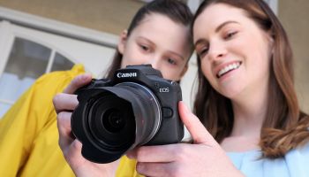 CANON เปิดตัว EOS R100 กล้องมิเรอร์เลสน้องเล็กสุดในตระกูล EOS R