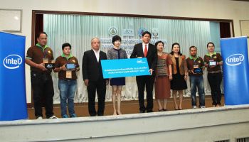 กระทรวงไอซีที จับมือ Intel มอบ Tablet ให้ศูนย์การเรียนรู้ ICT ชุมชนดีเด่น