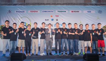 “เครือเจริญโภคภัณฑ์ และ บมจ. ทรู คอร์ปอเรชั่น มอบรางวัลพิเศษ “Best Sustainability Award” แก่ทีมจากประเทศจีน ในการแข่งขันหุ่นยนต์นานาชาติ ABU ROBOCON 2016 Bangkok”