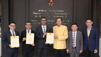 ดีแทค ไตรเน็ต รับใบอนุญาตคลื่น 900 MHzและ 1800 MHz อย่างเป็นทางการ