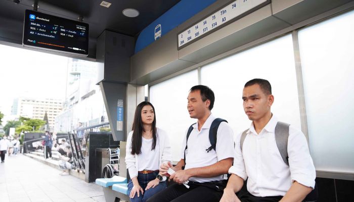 FWD ประกันชีวิต เปิดตัวแคมเปญ The Talkable Bus Shelter ป้ายรถเมล์พูดได้