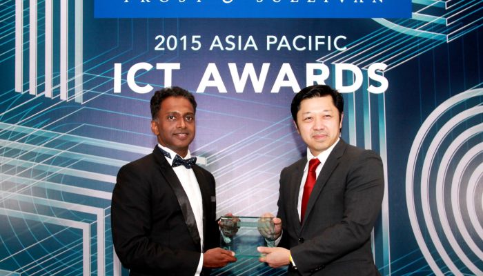 CEO กลุ่มทรู รับรางวัล 2015 Frost & Sullivan Asia Pacific Telecom CEO of the Year