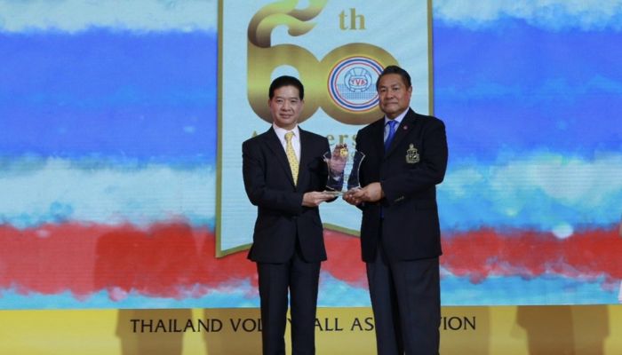 กลุ่มทรู รับมอบโล่เกียรติคุณ ในงาน "วันเวลาเกียรติยศ 60 ปี สมาคมกีฬาวอลเลย์บอลแห่งประเทศไทย"