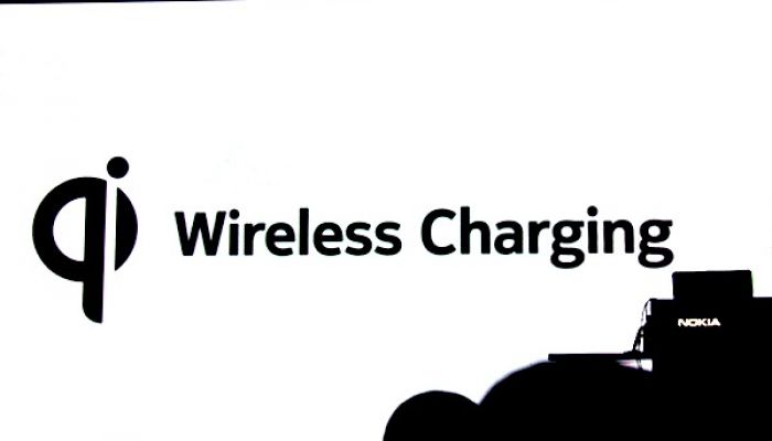 Toyota ติดตั้ง Qi Wireless Charging ใน Camry ใหม่ บุกเบิกสู่ตลาดแมส
