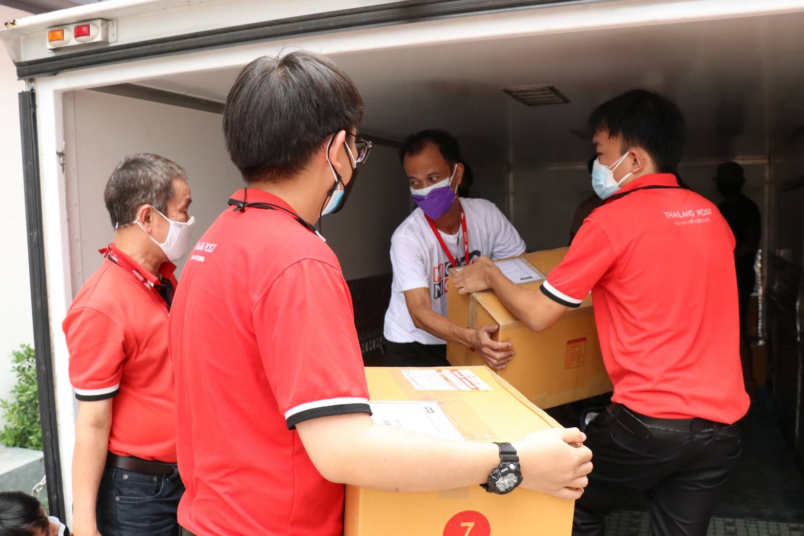ไปรษณีย์ไทย X MONO 29 จัดส่งกล่อง Happy Box กล่องปันด้วยใจ ช่วยประชาชนบรรเทาผลกระทบ COVID – 19