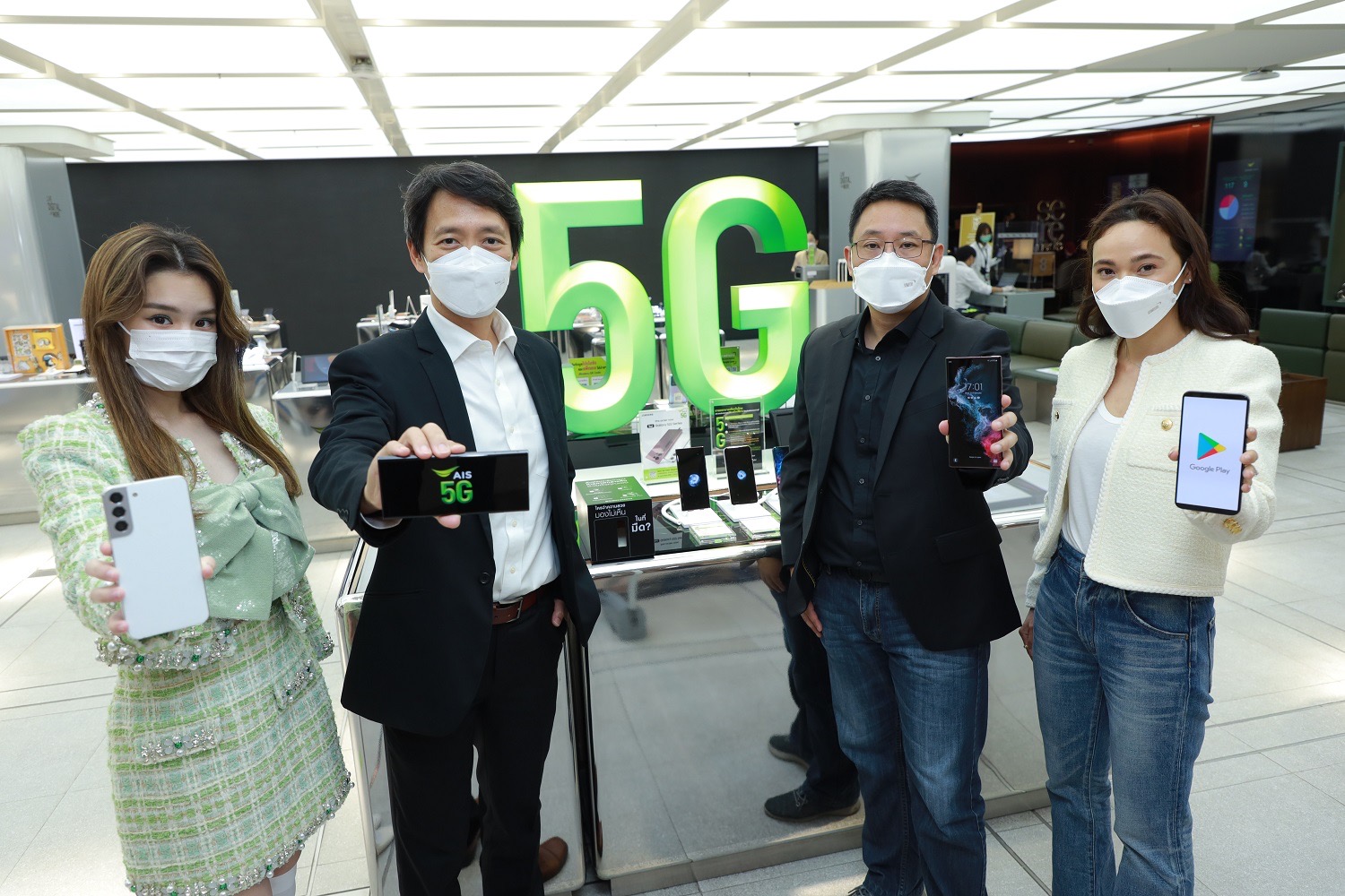 AIS 5G จับมือ ซัมซุง เปิดประสบการณ์ 5G ที่ดีที่สุด เร็วแรง บน Samsung Galaxy S22 Series พร้อมแท็กทีม Google จัดเต็มความพิเศษ Google Play / Google One และอีกมากมาย ที่เดียว ครั้งแรกในไทย