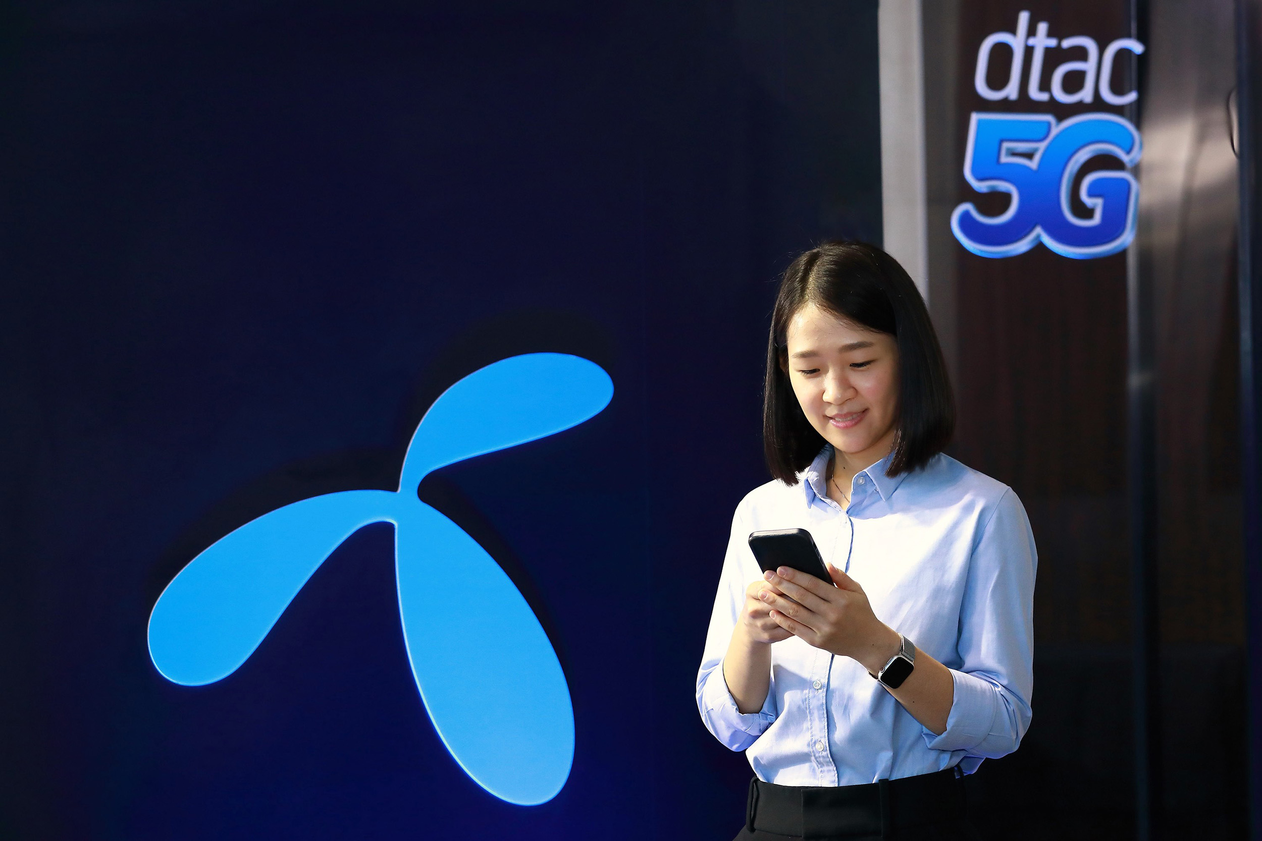 ดีแทค 5G พร้อมใช้ทั่วไทย 77 จังหวัด หนุนเศรษฐกิจฟื้นตัว จัดสมาร์ทโฟน 5G คุ้มราคาพร้อมแพ็กเกจ dtac GO+ 5G เพื่อลูกค้า