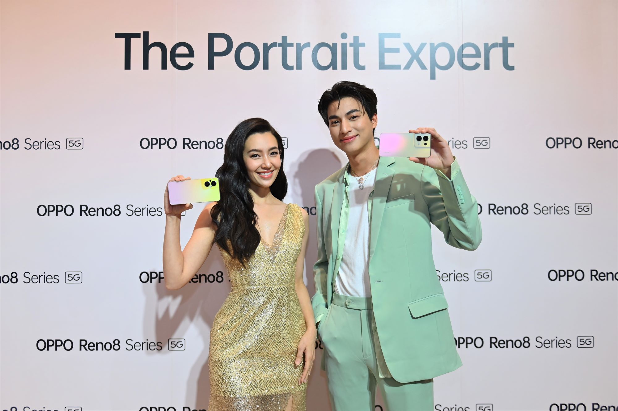 OPPO เปิดตัว OPPO Reno8 Series 5G รุ่นใหม่ กล้อง + ดีไซน์อัปเกรดใหม่ พร้อมเปิดตัว เบลล่า-กลัฟ เป็น The Portrait Expert