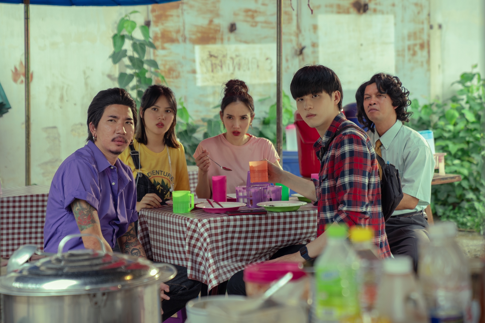 งวดหน้าเจอกัน! 3 เหตุผลห้ามพลาดชม ปฏิบัติการกู้หวย ภาพยนตร์ไทยสุดฮาจาก Netflix การันตีโดย พฤกษ์ เอมะรุจิ