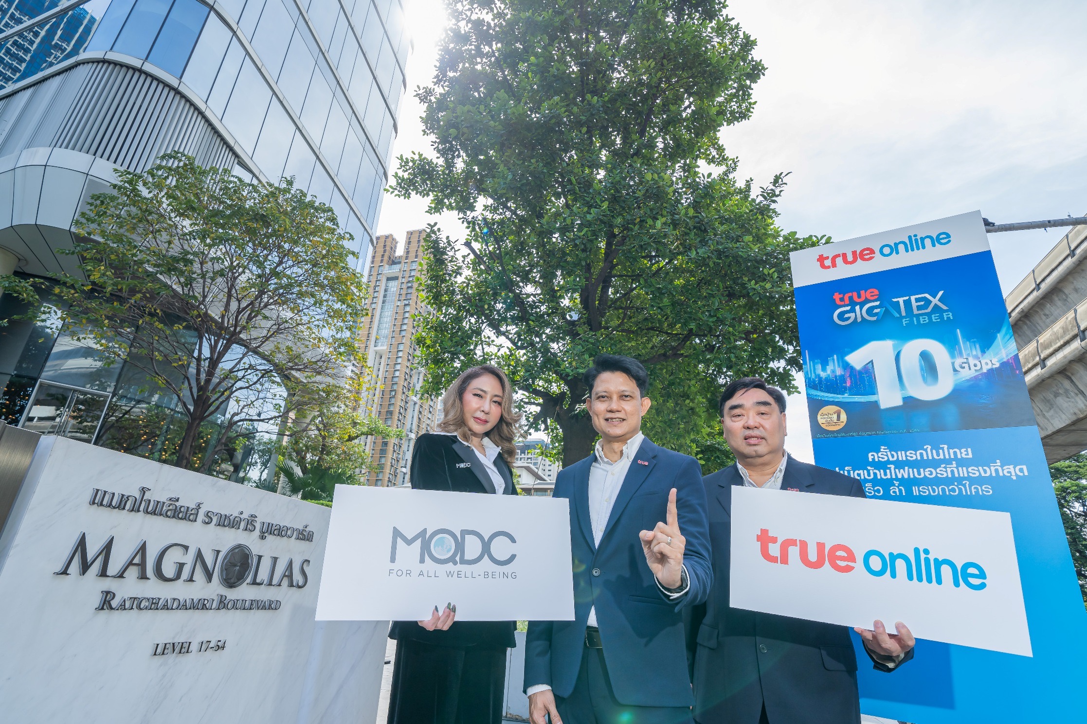 ทรูออนไลน์ ครั้งแรกในไทย นำร่องร่วมกับ แมกโนเลียส์ ราชดำริ บูเลอวาร์ด ส่งแพ็กเกจ True Gigatex Premium 10 Gbps.  ดูแลภายใน 12 ชม.