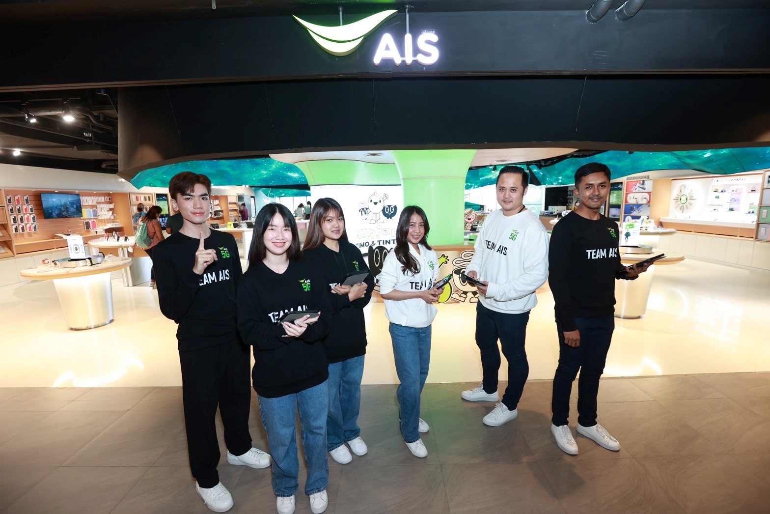AIS เปิดตัว Flagship Store แนวคิด AIS THE YOUNIVERSE มอบประสบการณ์ Digital Lifestyle Community เพื่อคนรุ่นใหม่ใจกลางสยาม