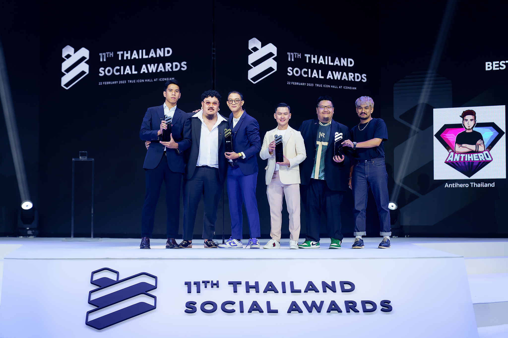 กิต งายย - ไอช่า สองอินฟลูเอนเซอร์สังกัด OSx Network คว้ารางวัลในงาน Thailand Social Awards ครั้งที่ 11