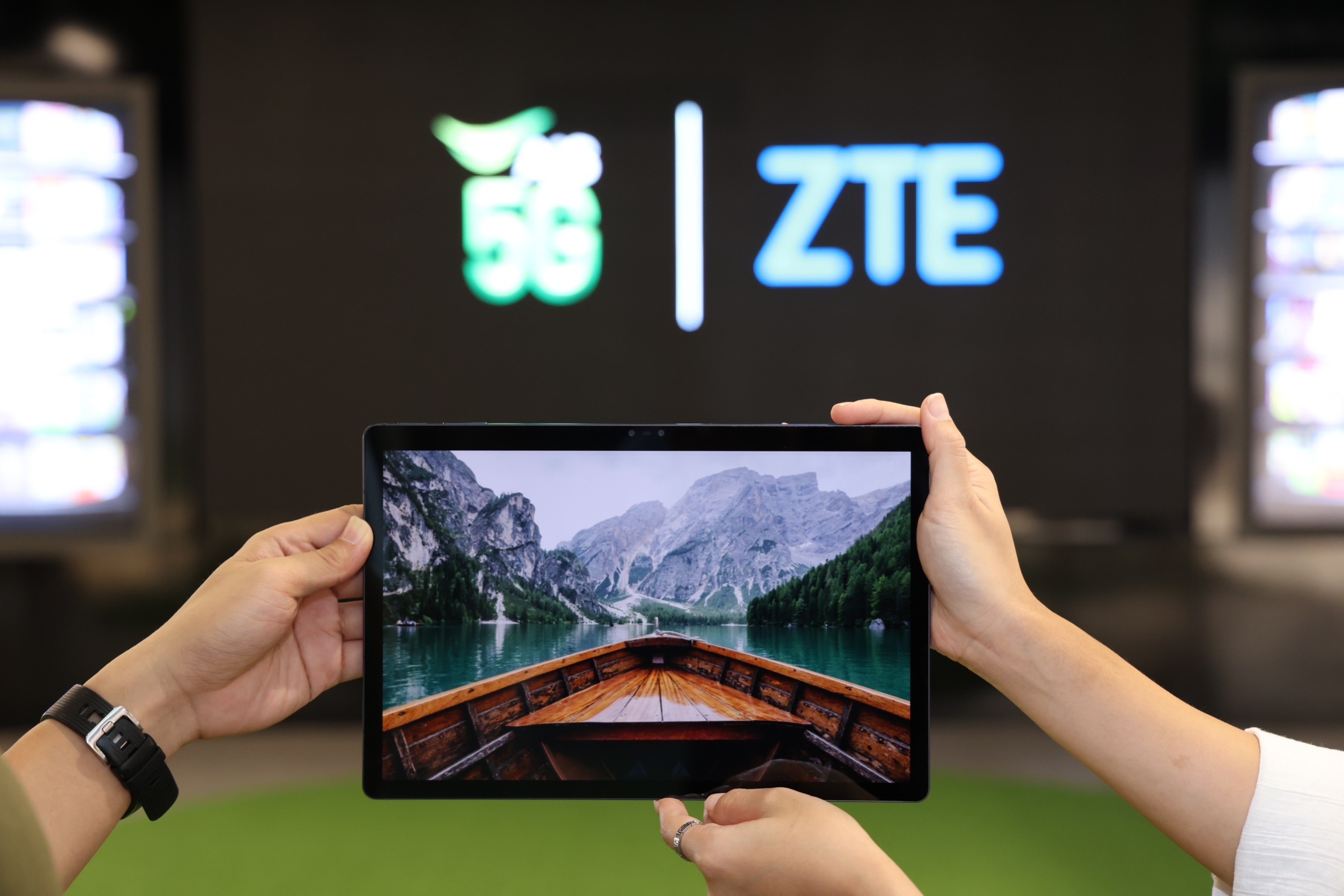 AIS และ ZTE ปฏิวัติวงการ 3D คอนเทนต์ครั้งแรกในโลก กับแท็บเล็ตสามมิติ Nubia Pad 3D ที่ไม่ต้องผ่านแว่น กลางงาน MWC 2023