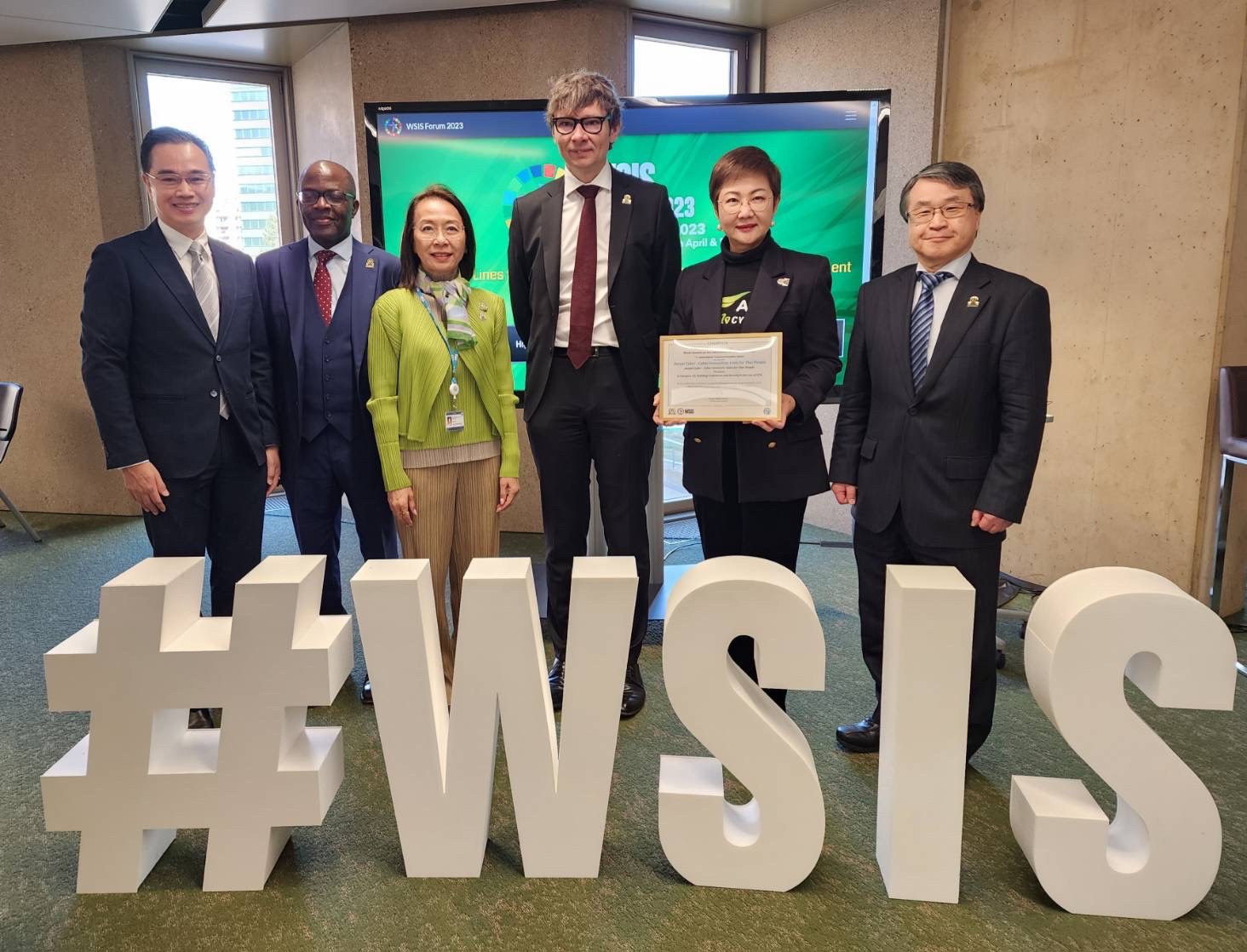 AIS คว้ารางวัล WSIS Prize 2023 โดย ITU และ UN สะท้อนการทำงานเชิงรุกเพื่อส่งเสริมทักษะดิจิทัล และแก้ไขปัญหาภัยไซเบอร์อย่างยั่งยืน ภายใต้โครงการ AIS อุ่นใจ CYBER
