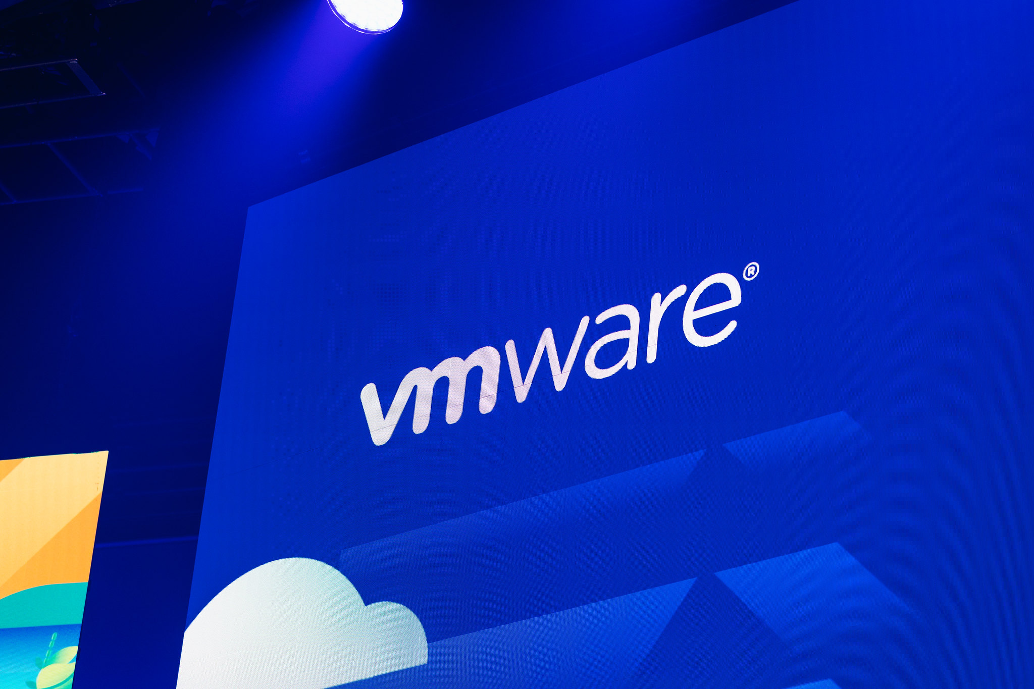 VMware Cloud เพิ่มความทันสมัย ปรับปรุงประสิทธิภาพ ให้การปกป้องที่ดียิ่งขึ้น พร้อมนำเสนอฟีเจอร์และเทคโนโลยีที่เหนือชั้นสำหรับองค์กรที่ใช้มัลติคลาวด์