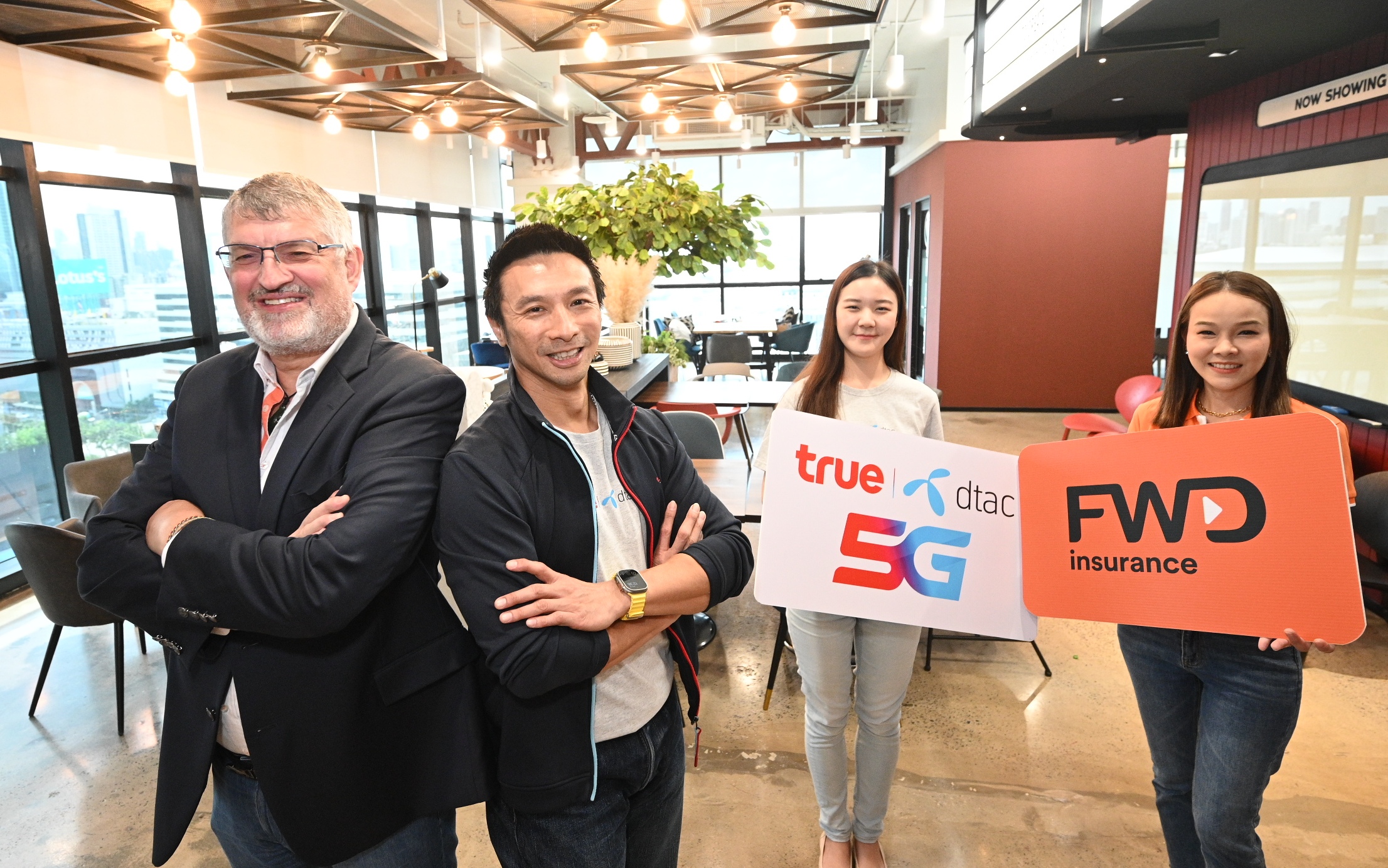 ทรู คอร์ปอเรชั่น ผนึก  FWD ประกันชีวิต มอบความคุ้มครองลูกค้า True - dtac รายเดือน - เติมเงินลูกค้าทรูออนไลน์รับเพิ่มประกันภัยที่อยู่อาศัย  