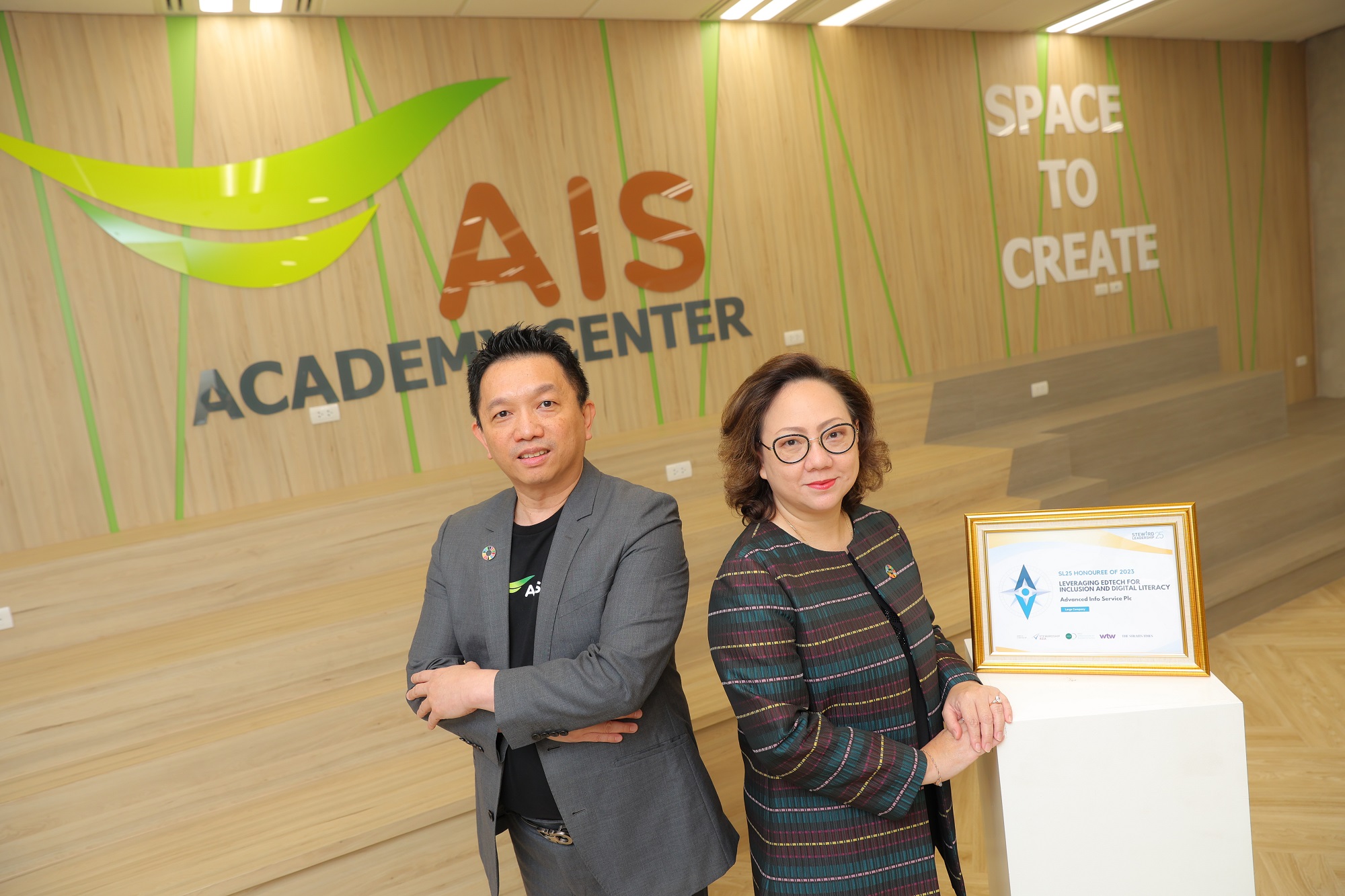 AIS โดย AIS ACADEMY ภูมิใจ องค์กรโทรคมไทย 1 เดียว ได้รับการยอมรับจากเวทีระดับสากล Steward Leadership 25 ในฐานะผู้ขับเคลื่อนทักษะดิจิทัลคนไทย EdTech