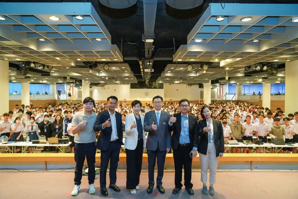 ม.ศรีปทุม จัด 'SPU AI Prompt Mini Hackathon 2024' ครั้งแรกในไทย  ปั้นเยาวชนไทยสู่เส้นทาง AI Engineer